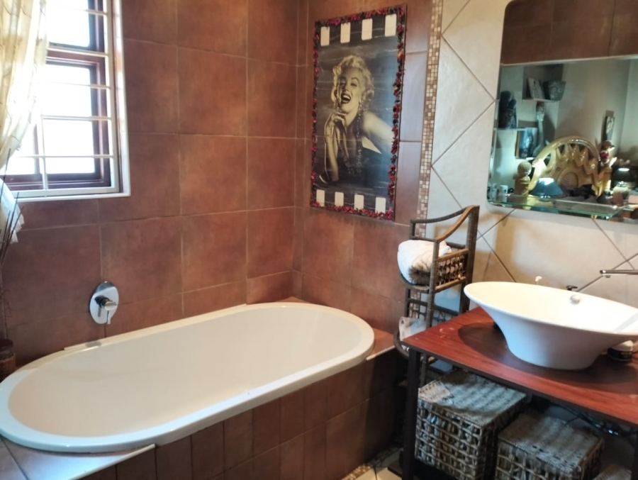 5 Bedroom Property for Sale in Songloed North West